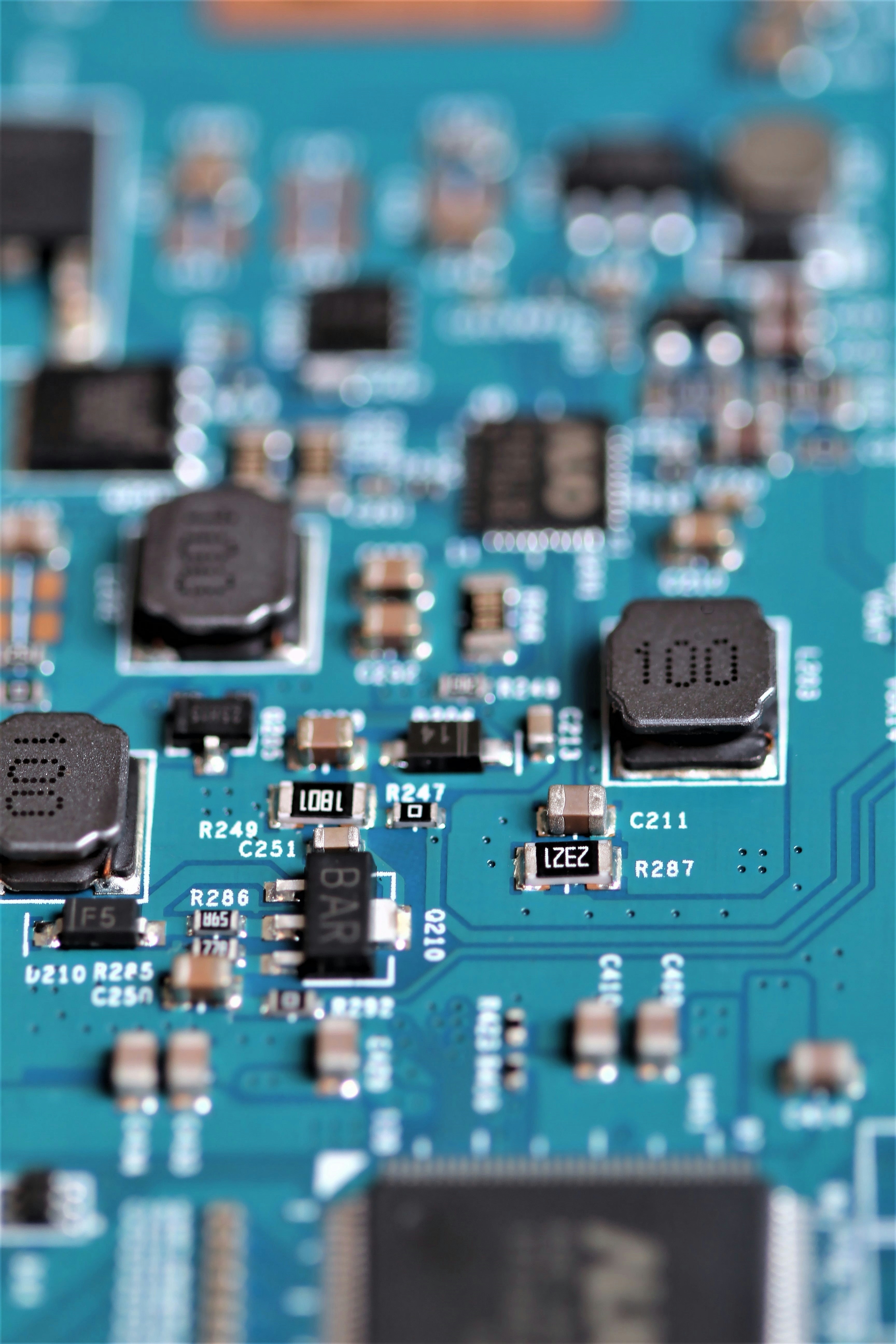 [Immagine di Information Technology and Virtualization]